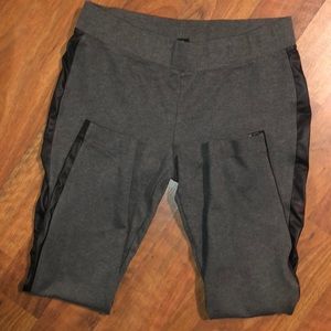 Leggings with black “leather stripe” look